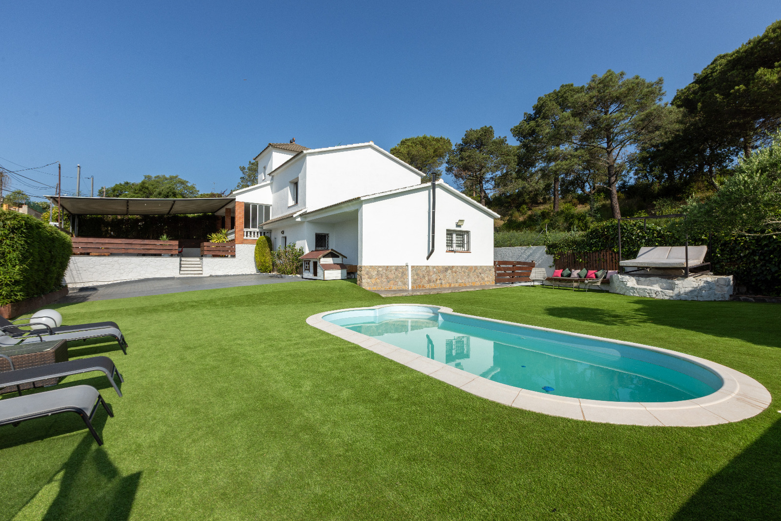 Aiguaviva Park · Villa con licencia turística — reforma terminada en Aiguaviva Park